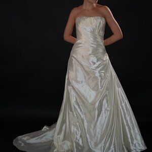 Floor Sample US 4 Mystic Strapless Corset Bridal Gown